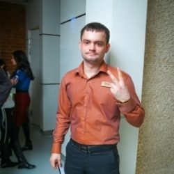 Парень, ищу яркую, горячую девушку Парень, ищу яркую, горячую девушку